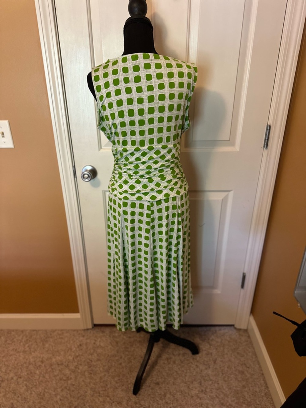Green Geometric Midi Dress - Sleeveless V-Neck - Picture 6 of 12